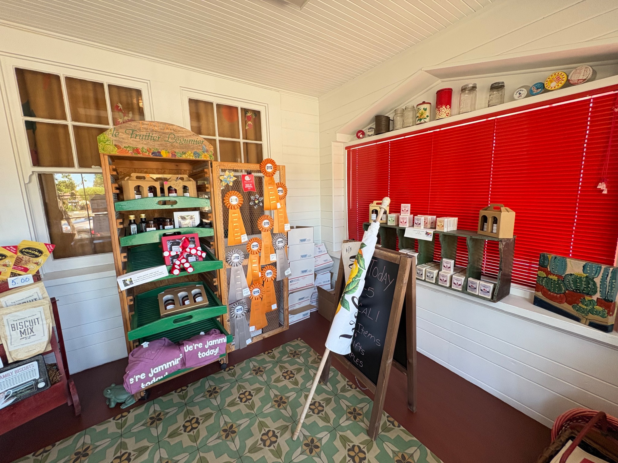LALA'S JAM BAR and URBAN FARMSTAND